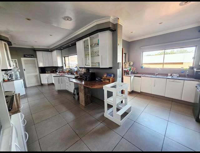 4 BEDROOM HOUSE FOR SALE IN BOKSBURG WEST